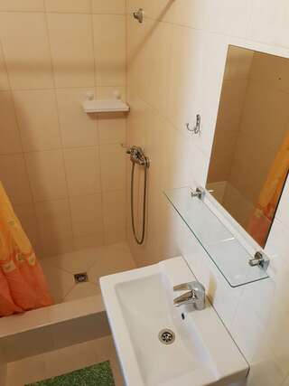 Гостиница У Кота Лазаревское Стандартный двухместный номер с 1 кроватью или 2 отдельными кроватями-7