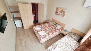 Гостиница У Кота Лазаревское Стандартный трехместный номер-2